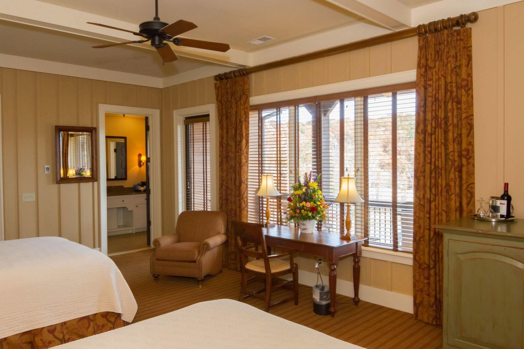 Bright'S Creek Lodge Columbus Exterior photo