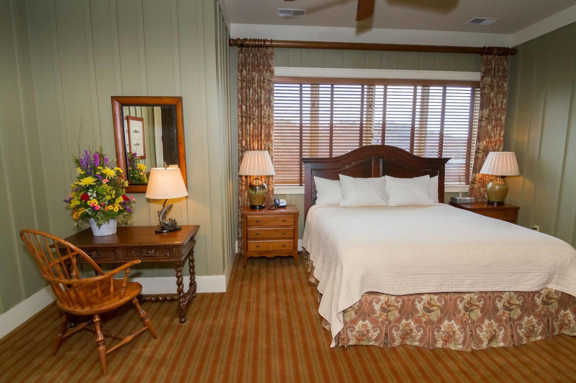 Bright'S Creek Lodge Columbus Exterior photo